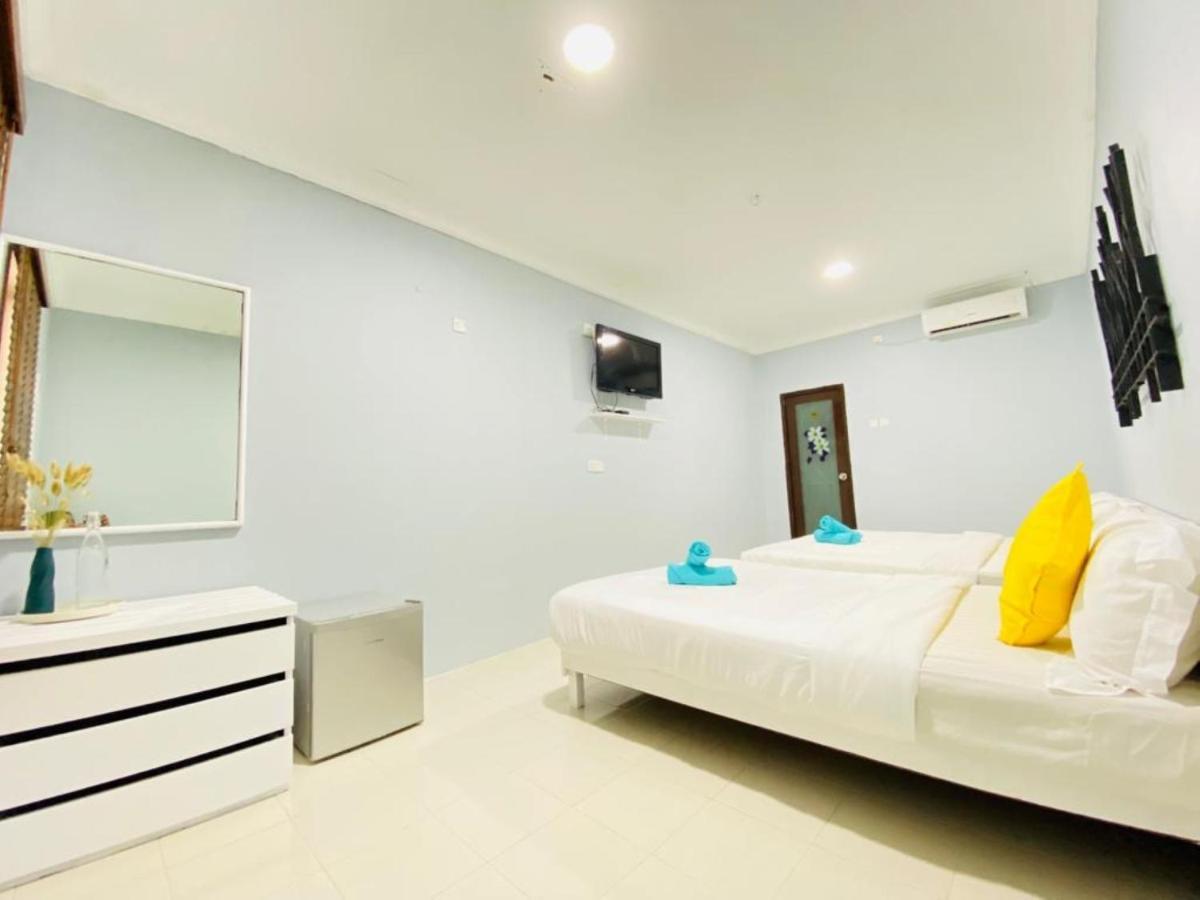 Fat Mermaid Guesthouse Pantai Cenang  Exterior photo